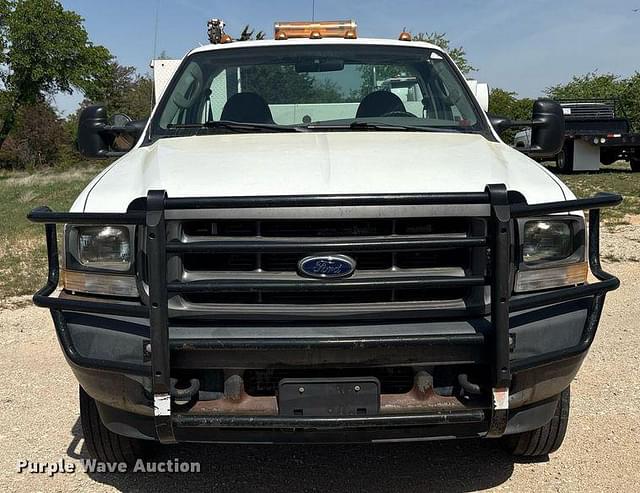 Image of Ford F-550 equipment image 1