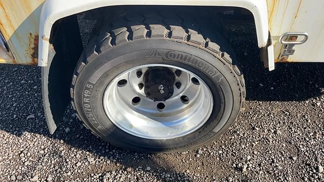 Image of Ford F-550 equipment image 4