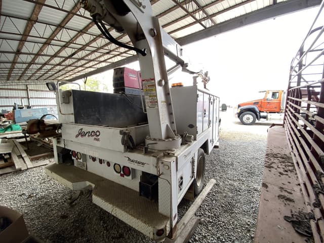 Image of Ford F-550 equipment image 3