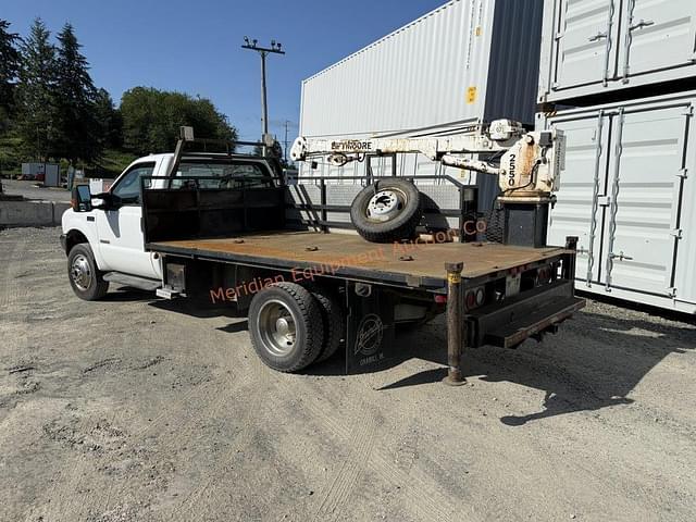 Image of Ford F-550 equipment image 4