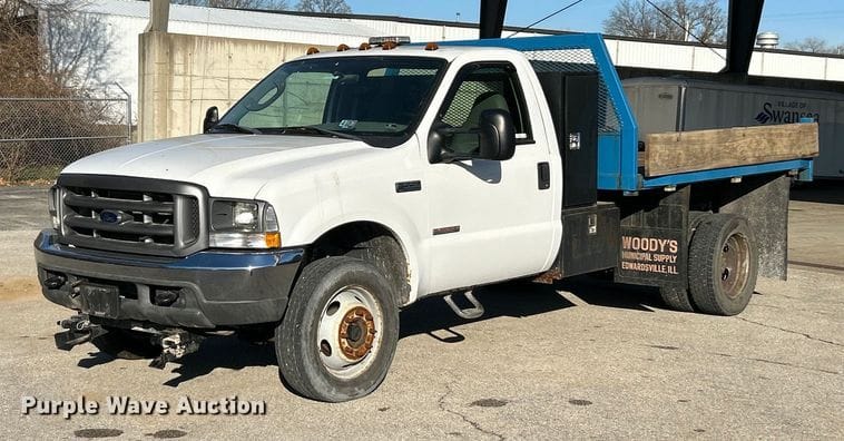 2004 Ford F-550 Equipment Image0