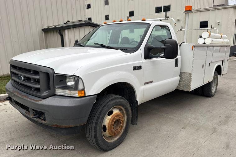 2004 Ford F-550 Equipment Image0