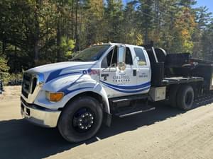 2004 Ford F-650 Image