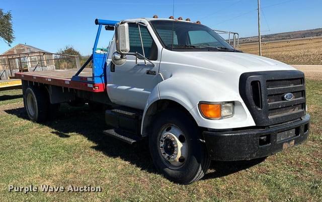 Image of Ford F-650 equipment image 2