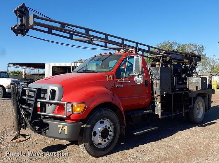 2004 Ford F-650 Equipment Image0