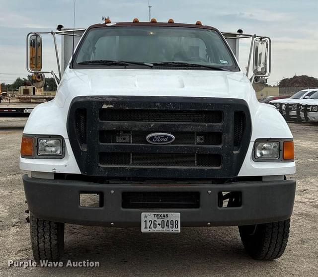 Image of Ford F-750 equipment image 1