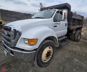 2004 Ford F-750 Image