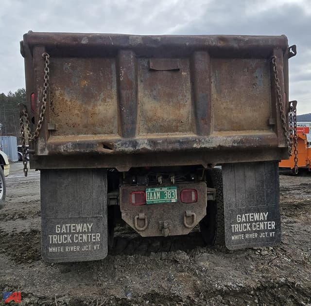 Image of Ford F-750 equipment image 3
