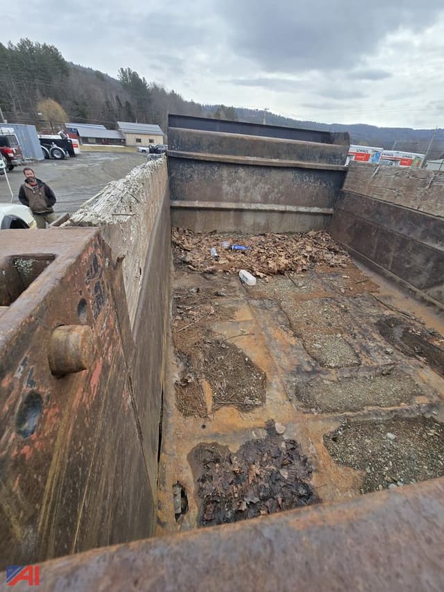 Image of Ford F-750 equipment image 4