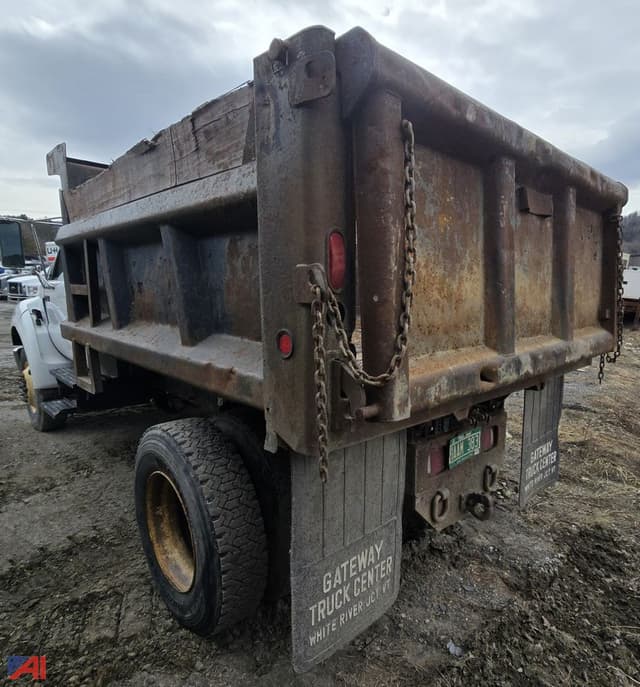 Image of Ford F-750 equipment image 2