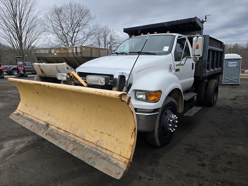 Image of Ford F-750 Primary image