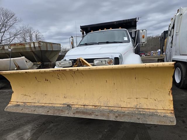 Image of Ford F-750 equipment image 1