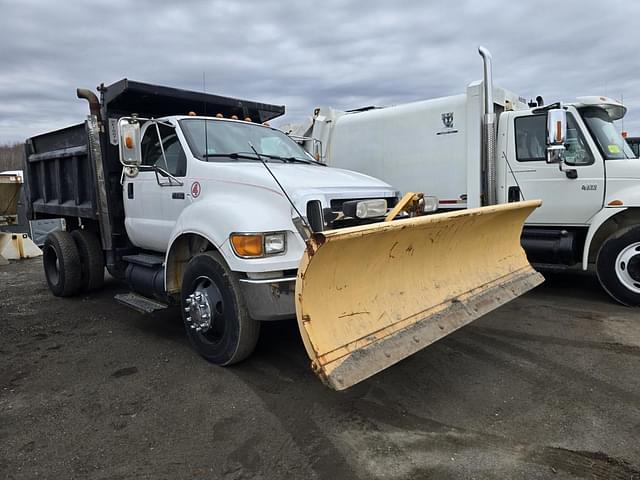 Image of Ford F-750 equipment image 2