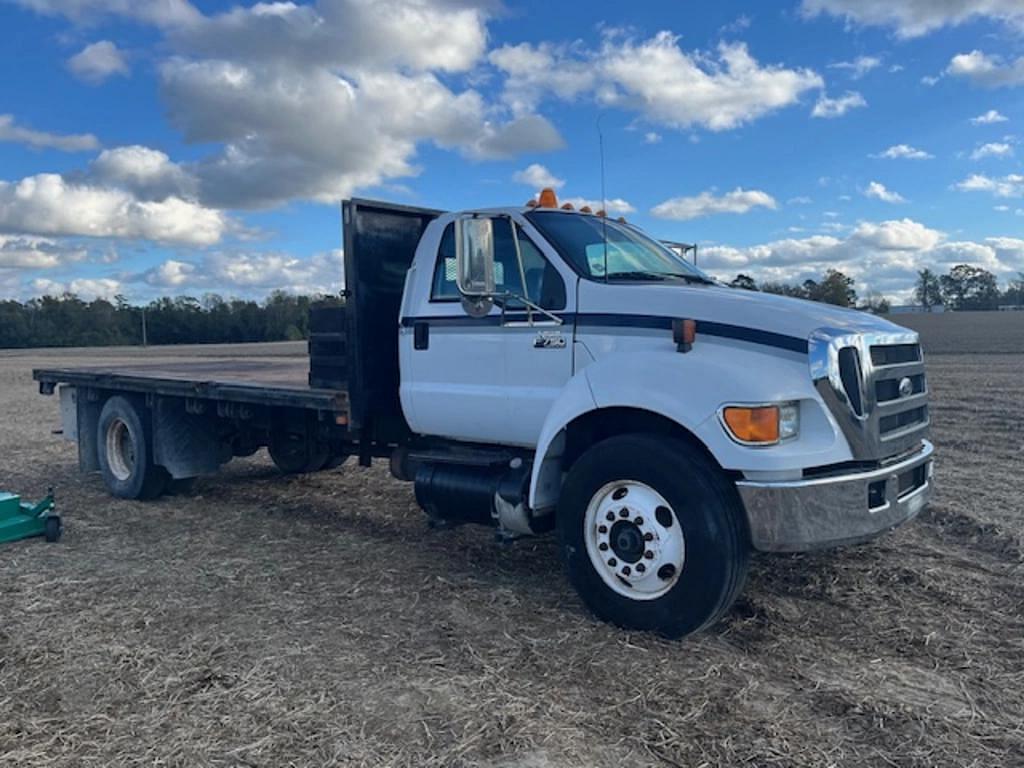 Image of Ford F-750 Primary image