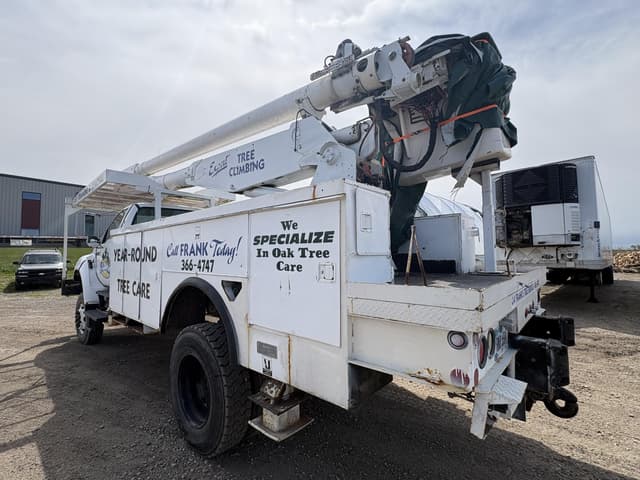 Image of Ford F-750 equipment image 3