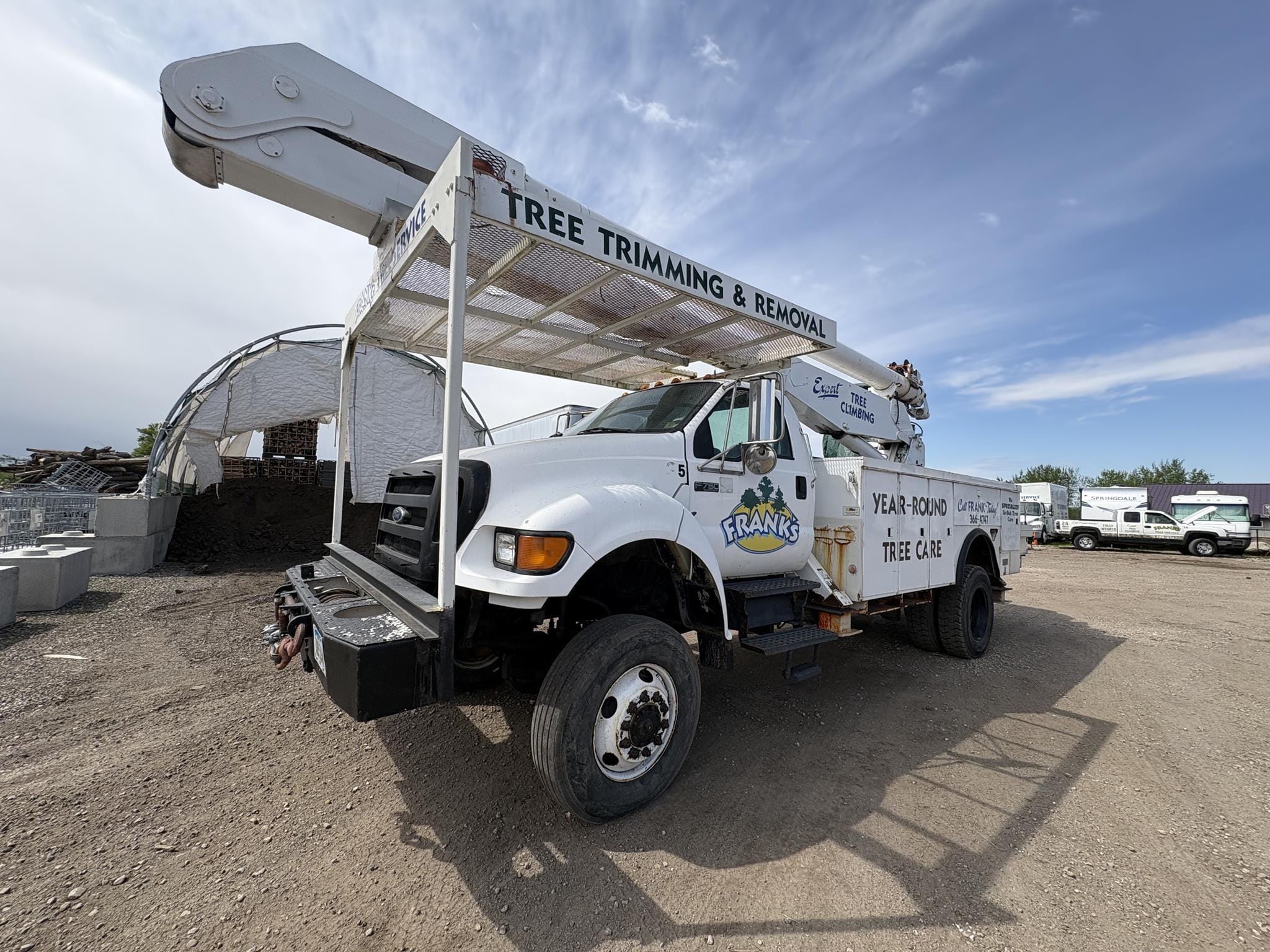 2004 Ford F-750 Equipment Image0