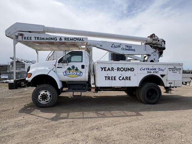 Image of Ford F-750 equipment image 1