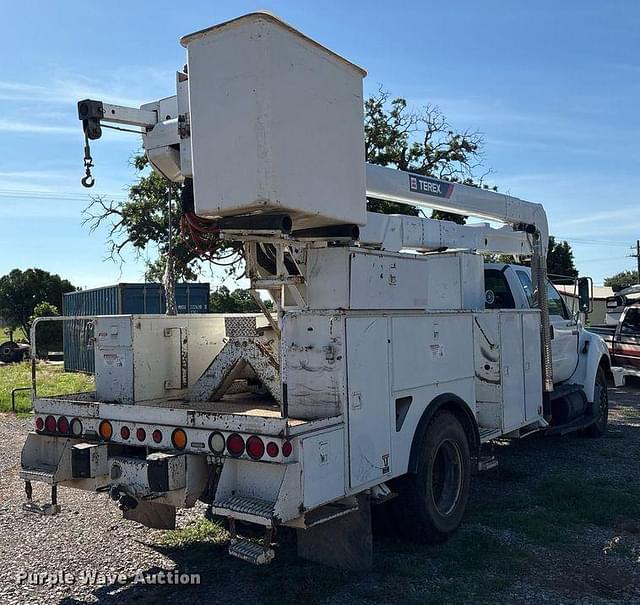 Image of Ford F-750 equipment image 4