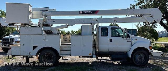 Image of Ford F-750 equipment image 3
