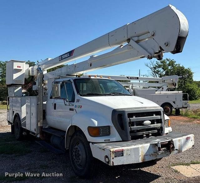 Image of Ford F-750 equipment image 2