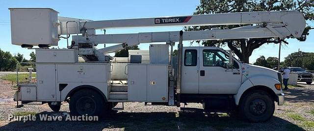 Image of Ford F-750 equipment image 3