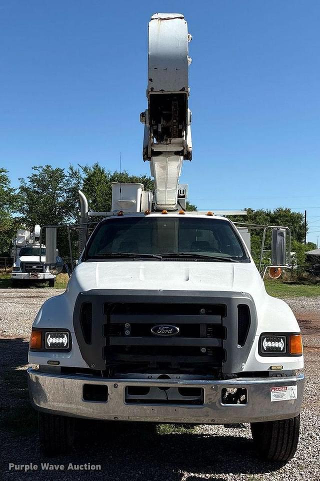 Image of Ford F-750 equipment image 1