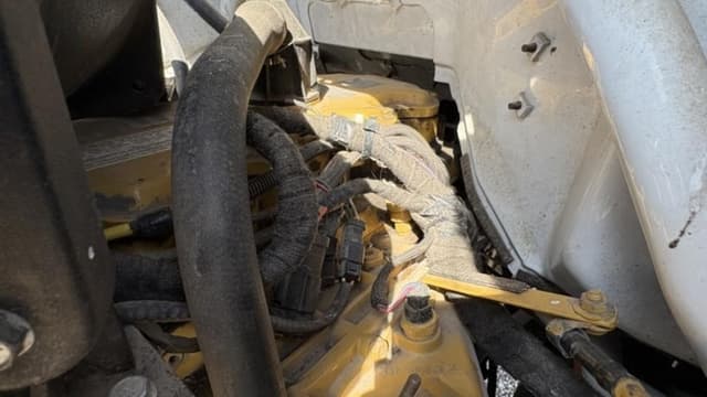 Image of Ford F-750 equipment image 3