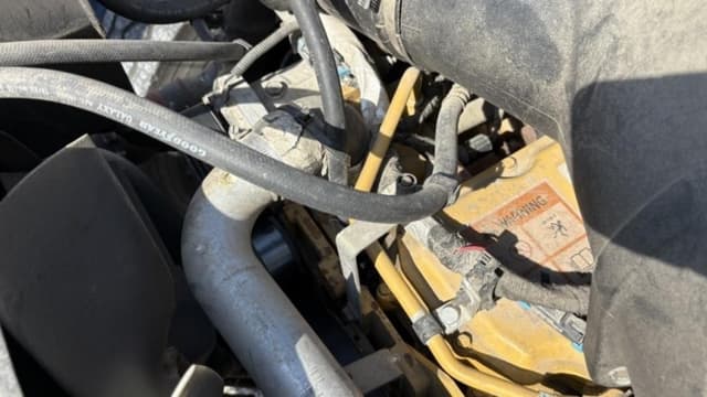 Image of Ford F-750 equipment image 4