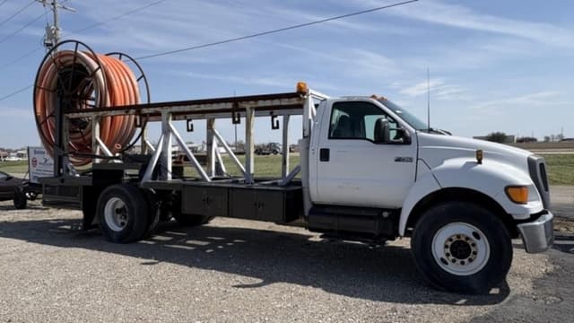 Image of Ford F-750 equipment image 1
