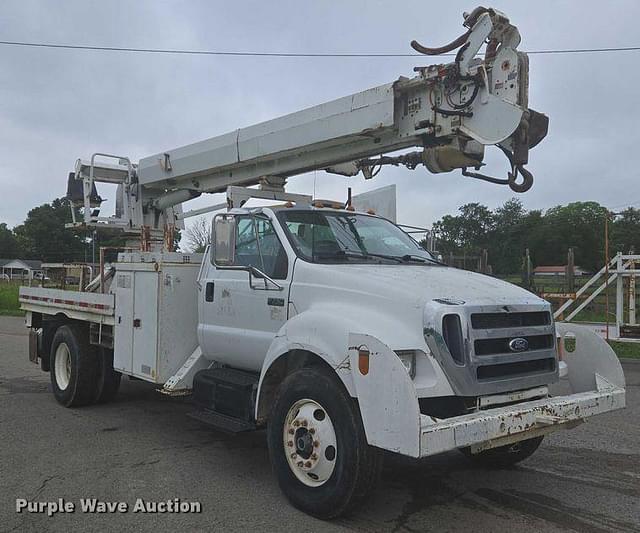 Image of Ford F-750 equipment image 2