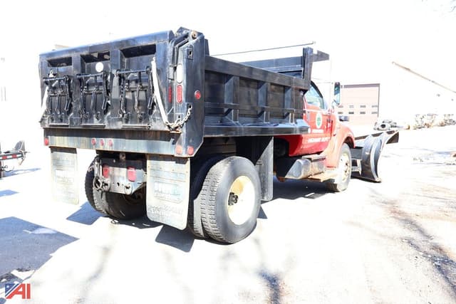 Image of Ford F-750 equipment image 2