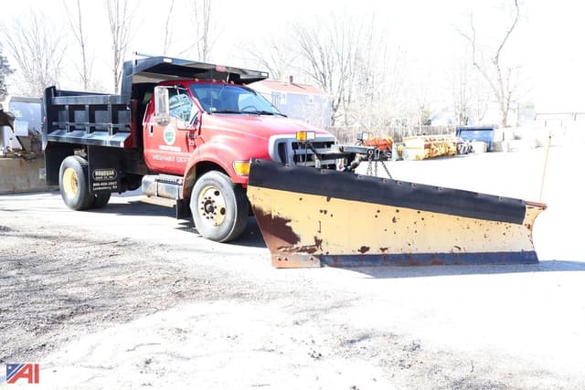 Image of Ford F-750 equipment image 1