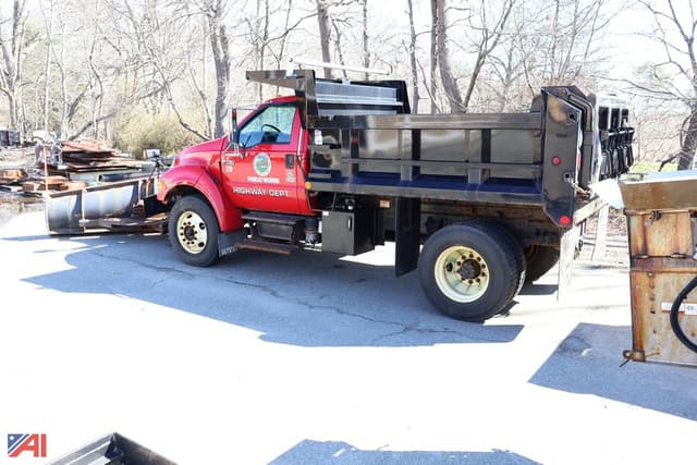 Image of Ford F-750 equipment image 3