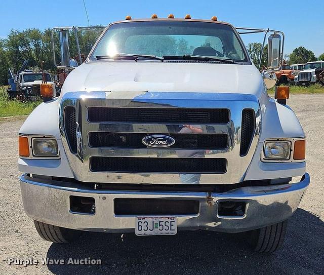 Image of Ford F-750 equipment image 1