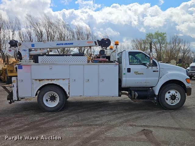 Image of Ford F-750 equipment image 3