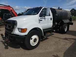 2004 Ford F-750 Equipment Image0