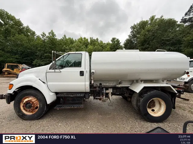 Image of Ford F-750 equipment image 3
