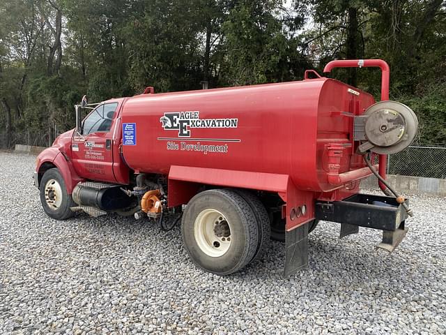 Image of Ford F-750 equipment image 1