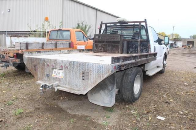 Image of Ford F-350 equipment image 2