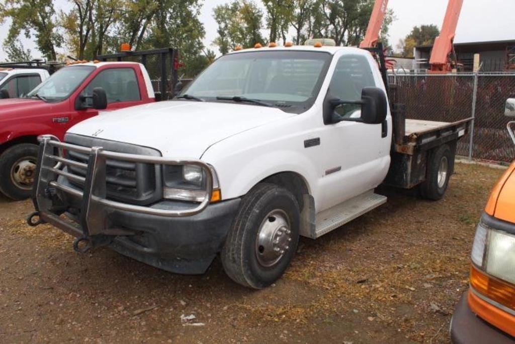 2004 Ford F-350 Equipment Image0