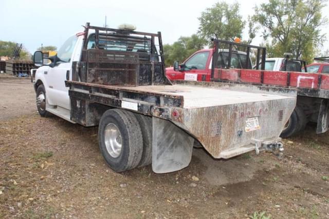 Image of Ford F-350 equipment image 3