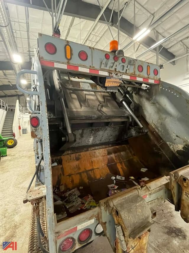 Image of Freightliner 16M equipment image 2