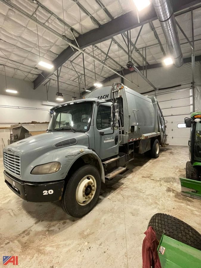 2004 Freightliner 16M Equipment Image0
