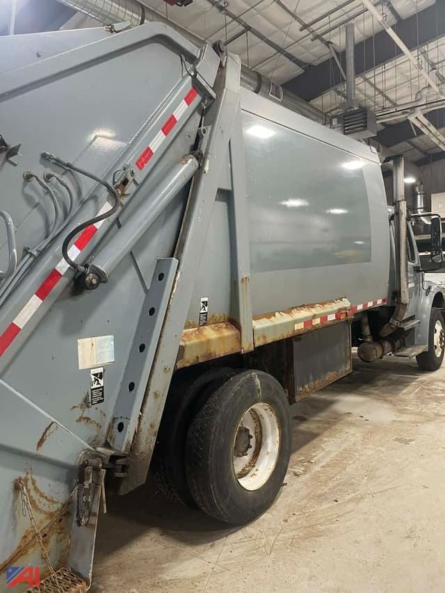 Image of Freightliner 16M equipment image 4