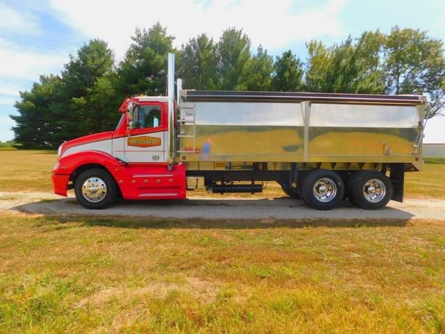 Image of Freightliner Undetermined equipment image 2