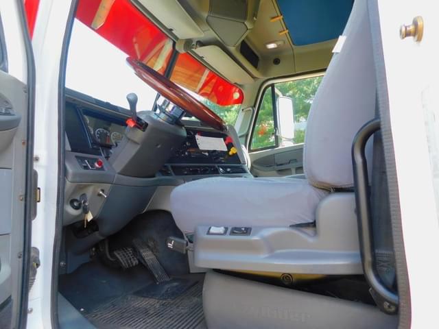 Image of Freightliner Undetermined equipment image 4
