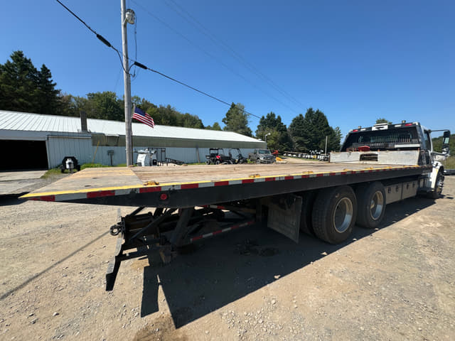 Image of Freightliner Business Class M2 100 equipment image 2