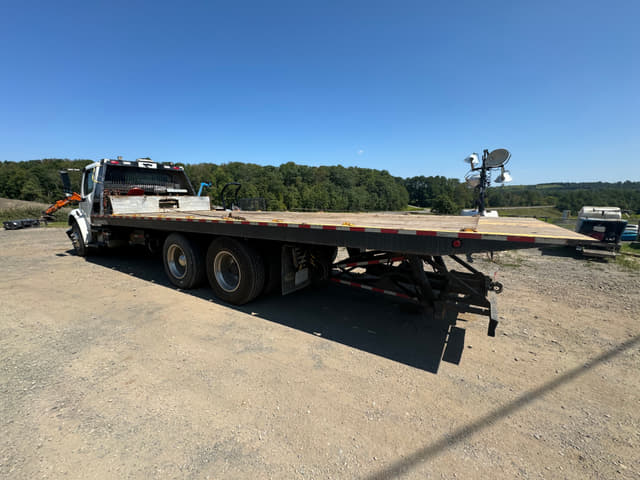 Image of Freightliner Business Class M2 100 equipment image 1