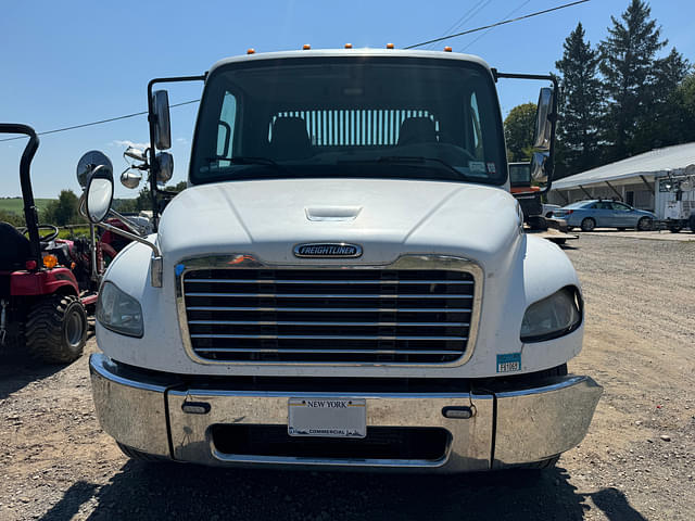 Image of Freightliner Business Class M2 100 equipment image 2