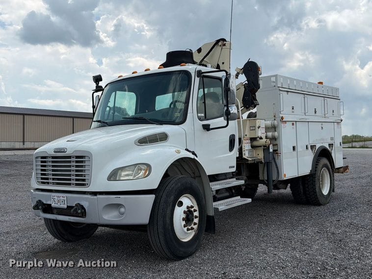 2004 Freightliner Business Class M2 Equipment Image0